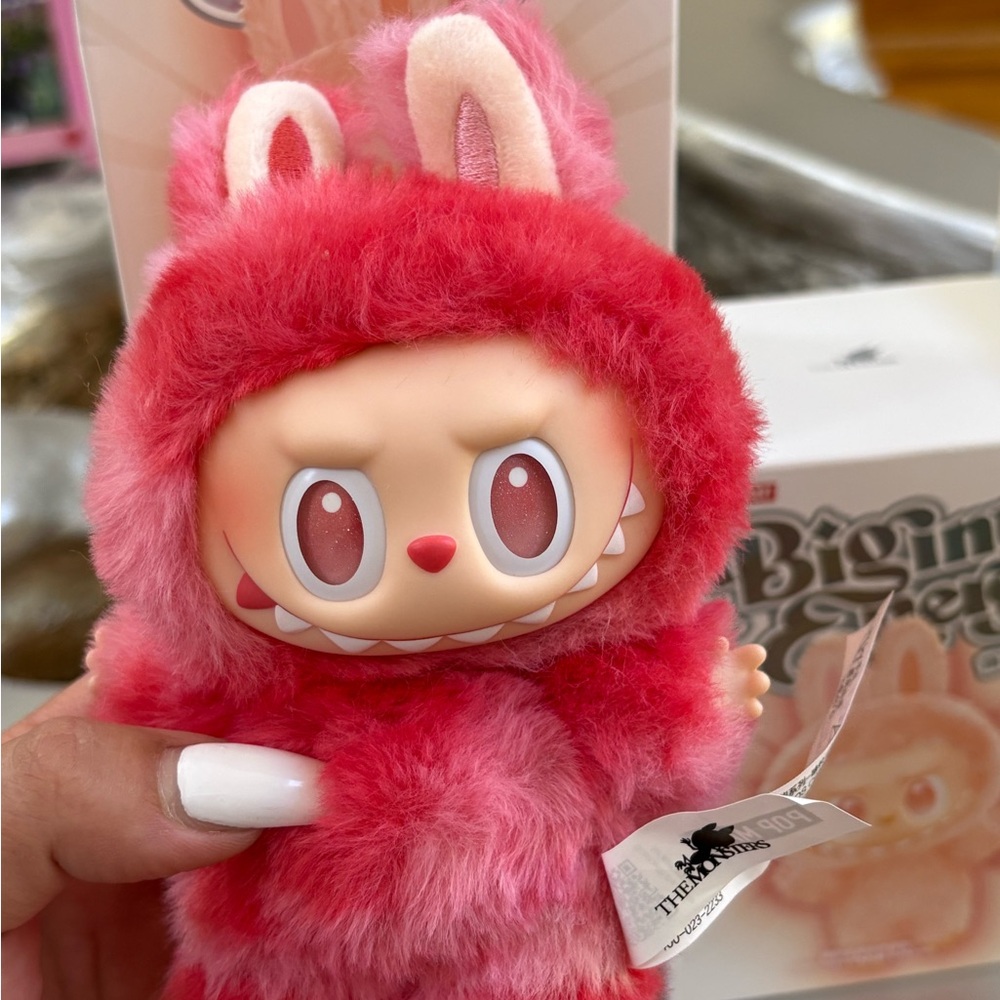 Labubu Big into Energy “Love” confirmed box